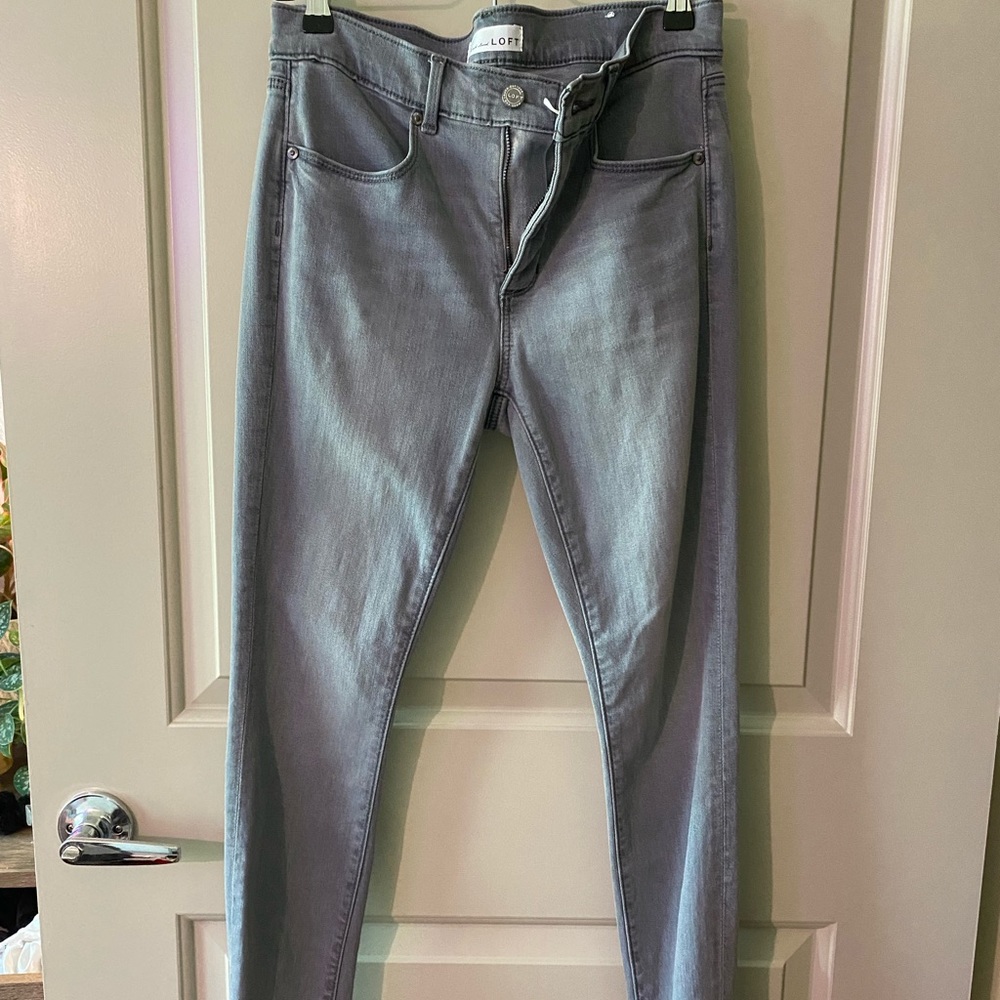 LOFT gray wash skinny jeans, petite